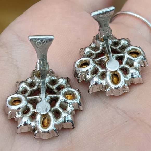 Vintage pretty pink & white rhinestone earrings - Picture 4 of 5